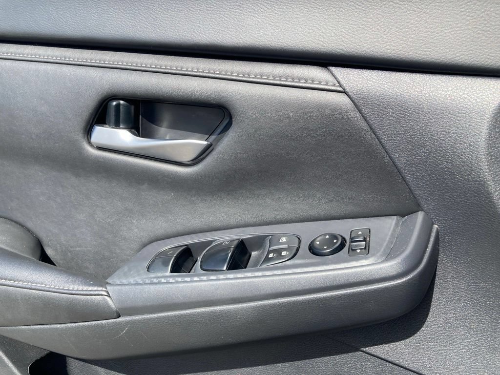 Used 2025 Nissan Sentra SV FWD image 13