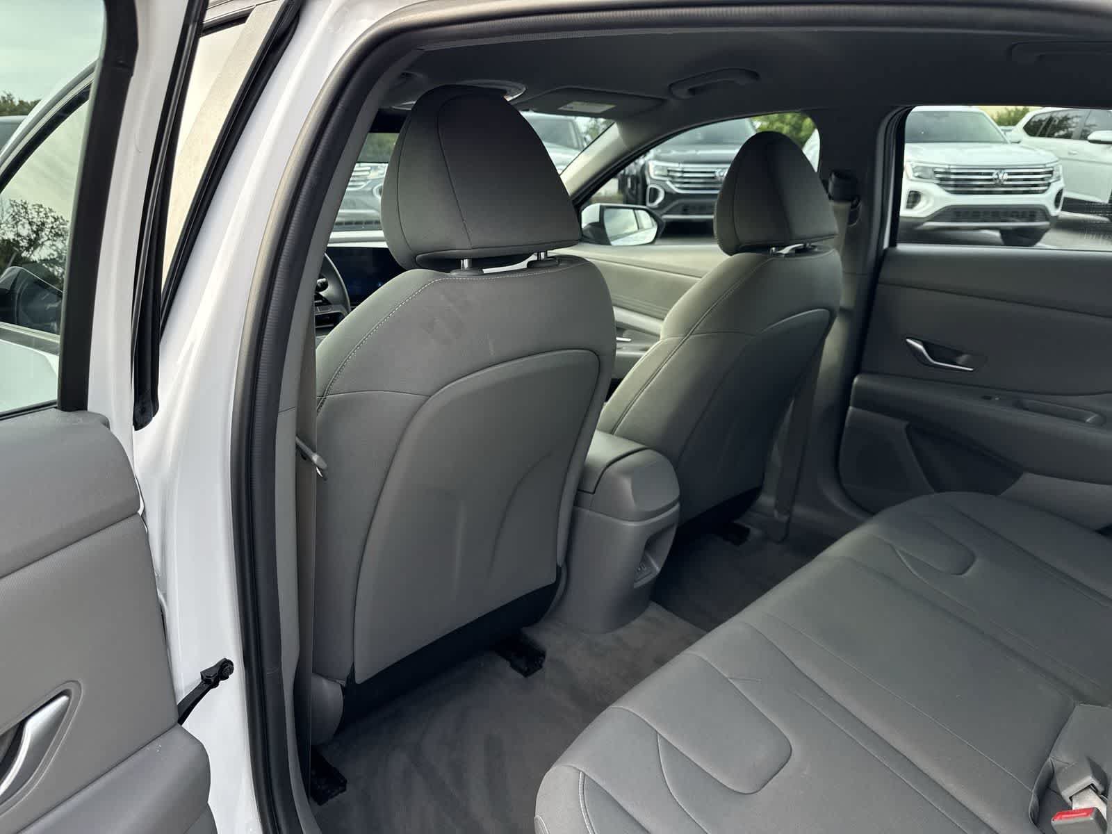 Used 2024 Hyundai Elantra SEL FWD image 25