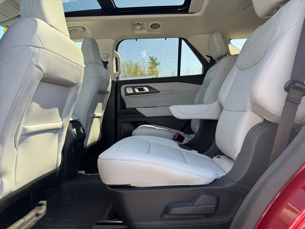 Used 2025 Ford Explorer Platinum w/ LUX Leather Package AWD/4WD image 37