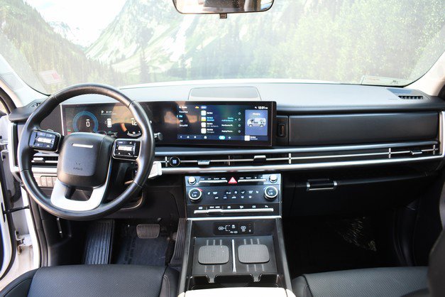 Used 2025 Hyundai Santa Fe SEL image 18