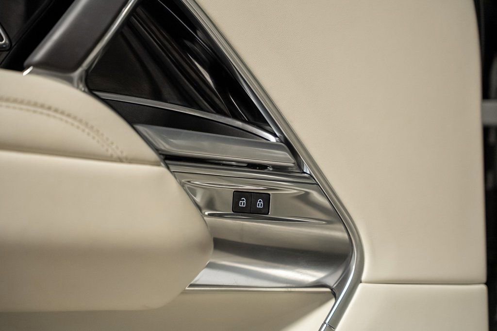 Used 2025 Land Rover Range Rover SE image 59