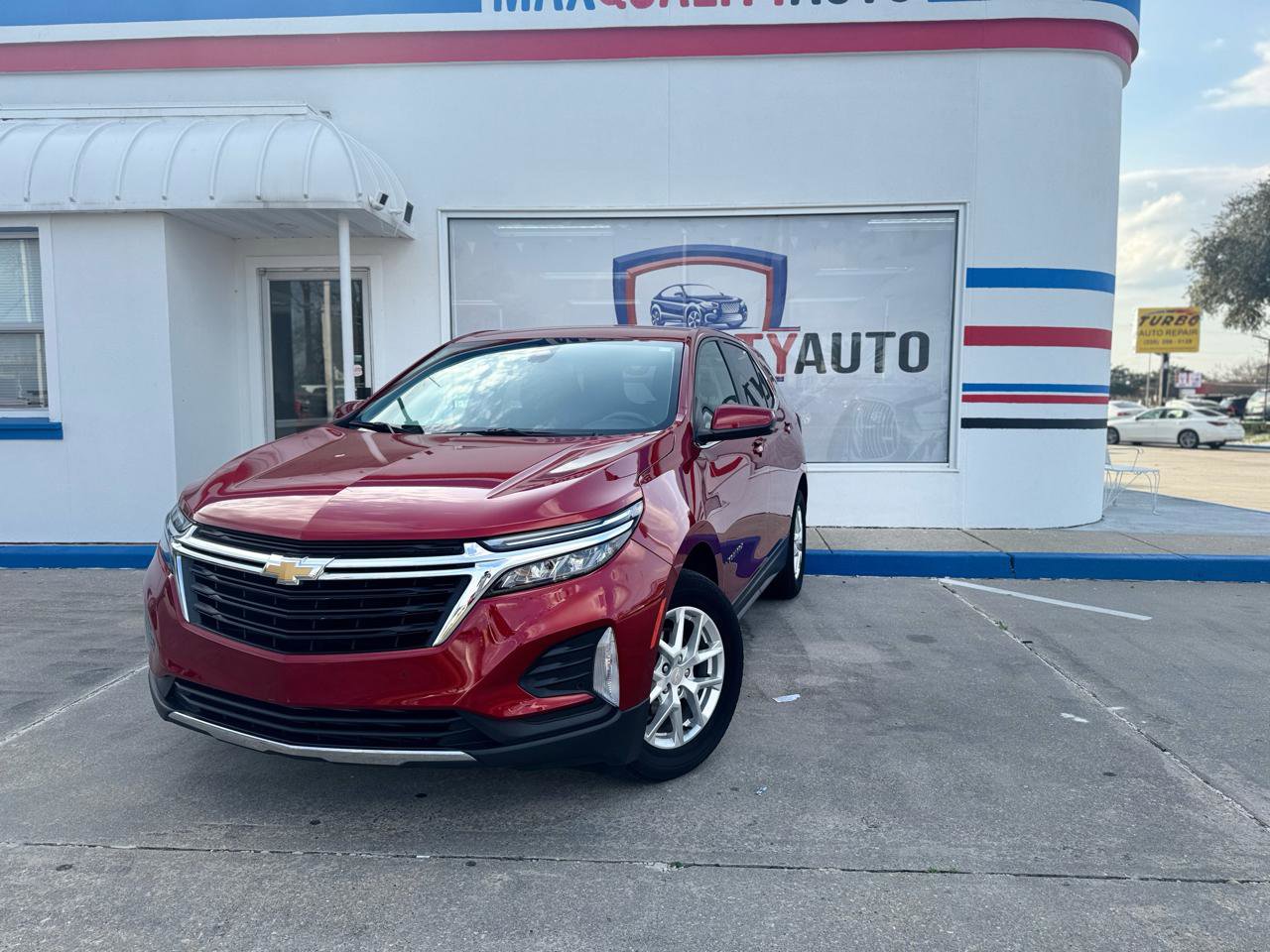 Used 2022 Chevrolet Equinox LT image 2