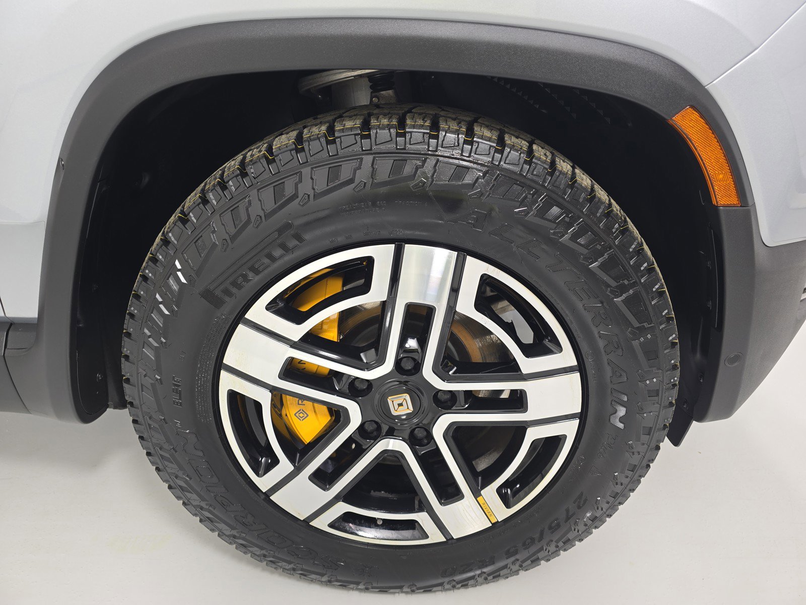 Used 2023 Rivian R1S Adventure image 11