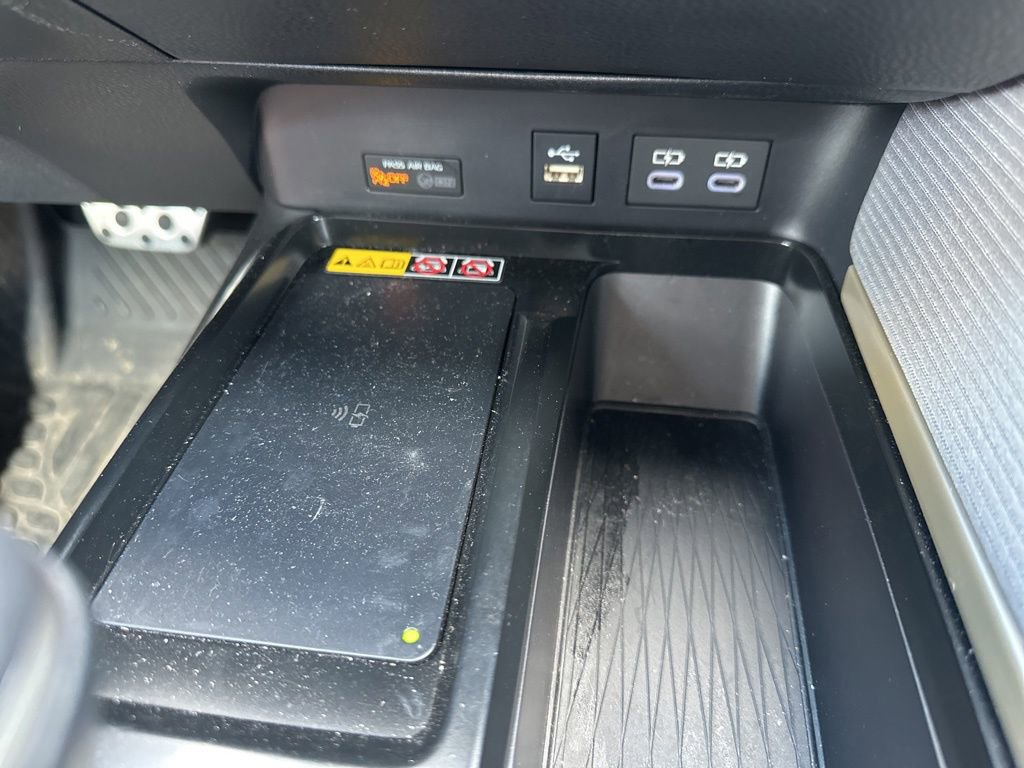 Used 2025 Toyota Camry SE image 25