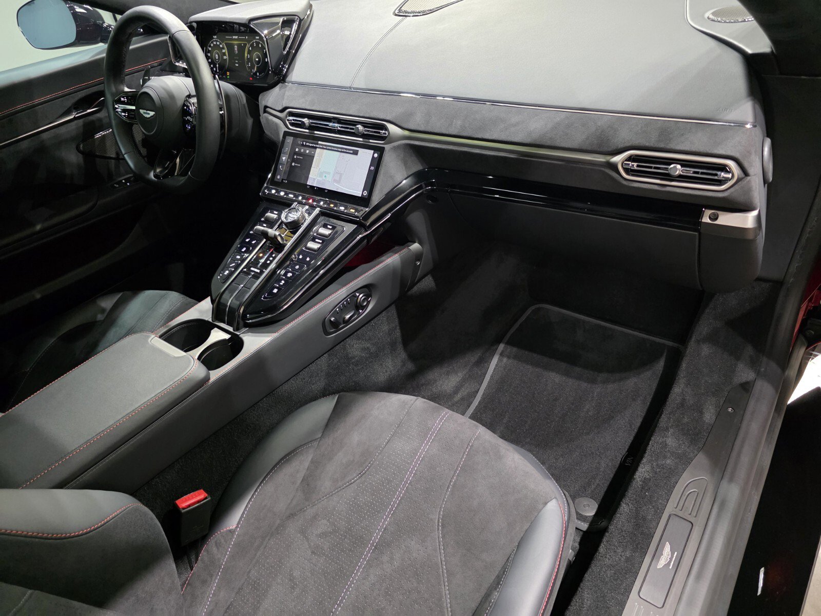 Used 2025 Aston Martin V8 Vantage Coupe image 20