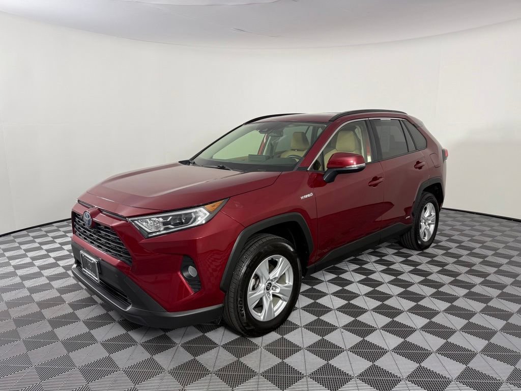 Used 2020 Toyota RAV4 XLE w/ Convenience Package AWD/4WD image 3