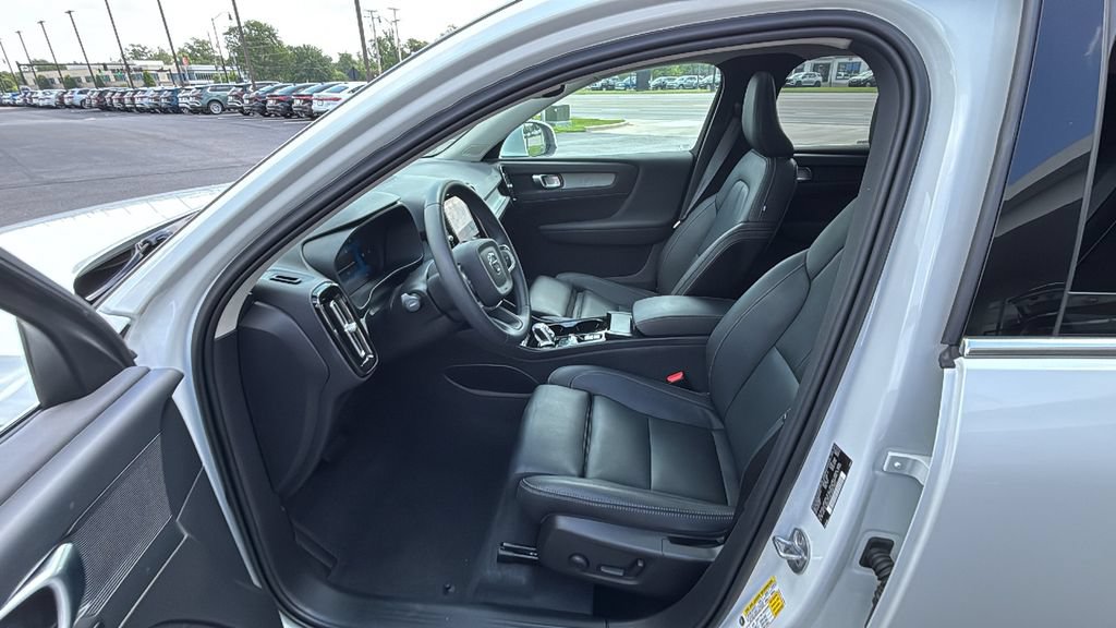 Certified 2024 Volvo XC40 B5 Plus w/ Protection Package Premier AWD/4WD image 25