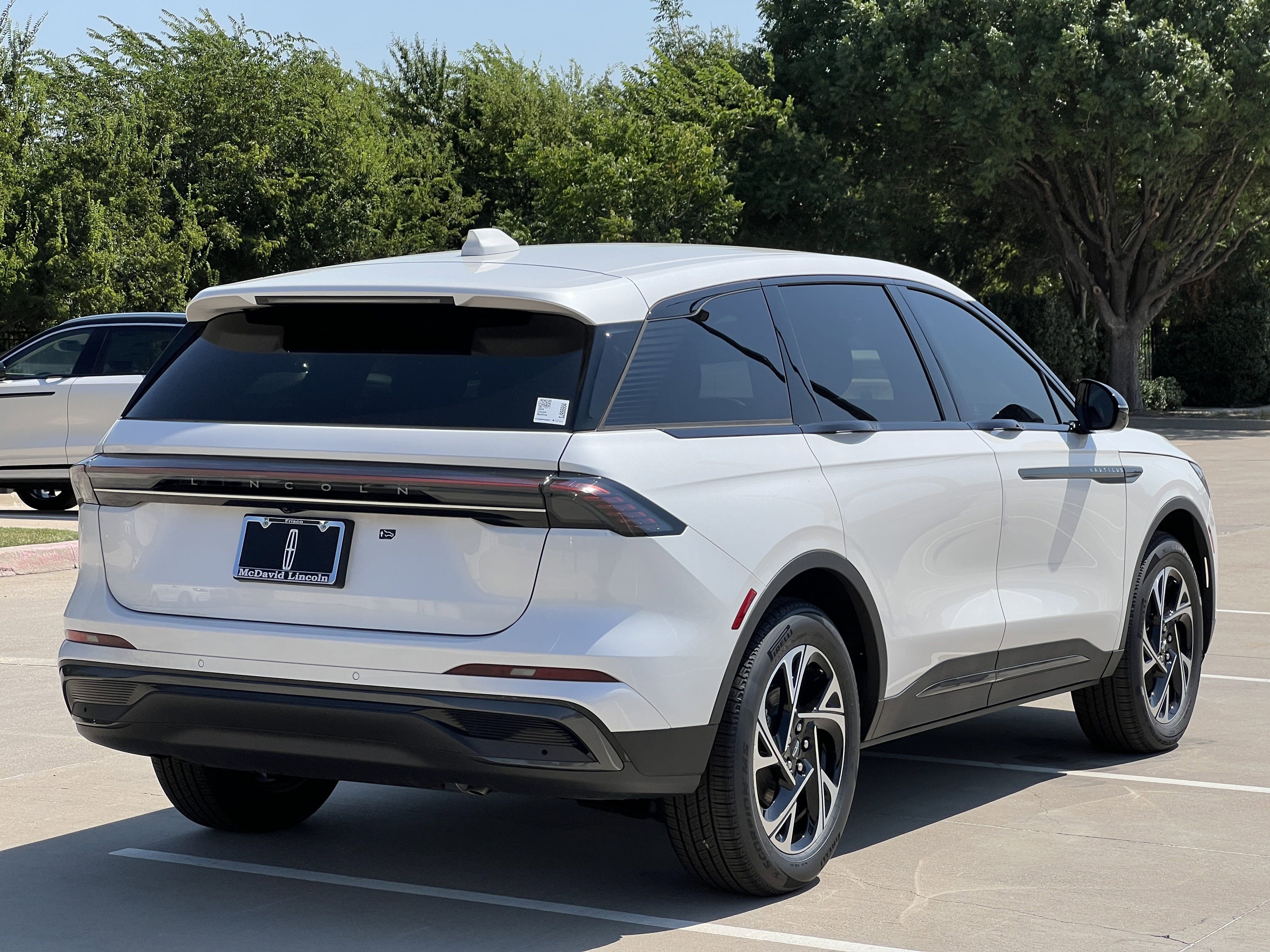 New 2025 Lincoln Nautilus Premier w/ Jet Appearance Package image 9