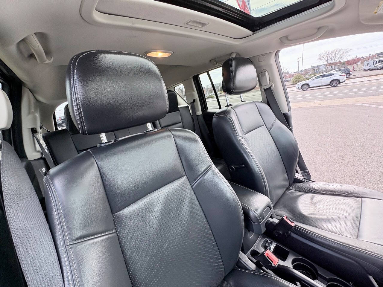 Used 2016 Jeep Compass High Altitude AWD/4WD image 34