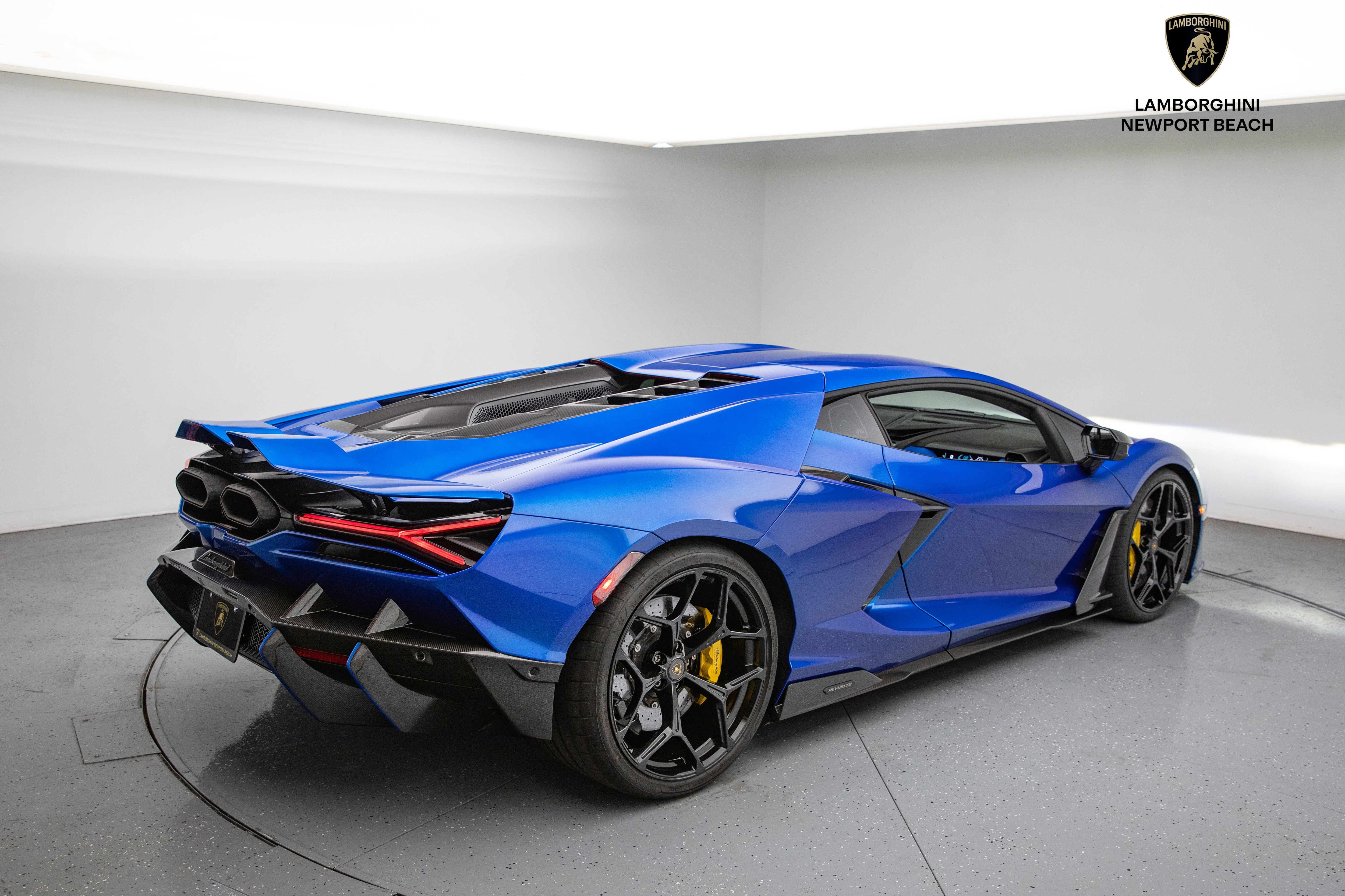 Used 2024 Lamborghini Revuelto image 31