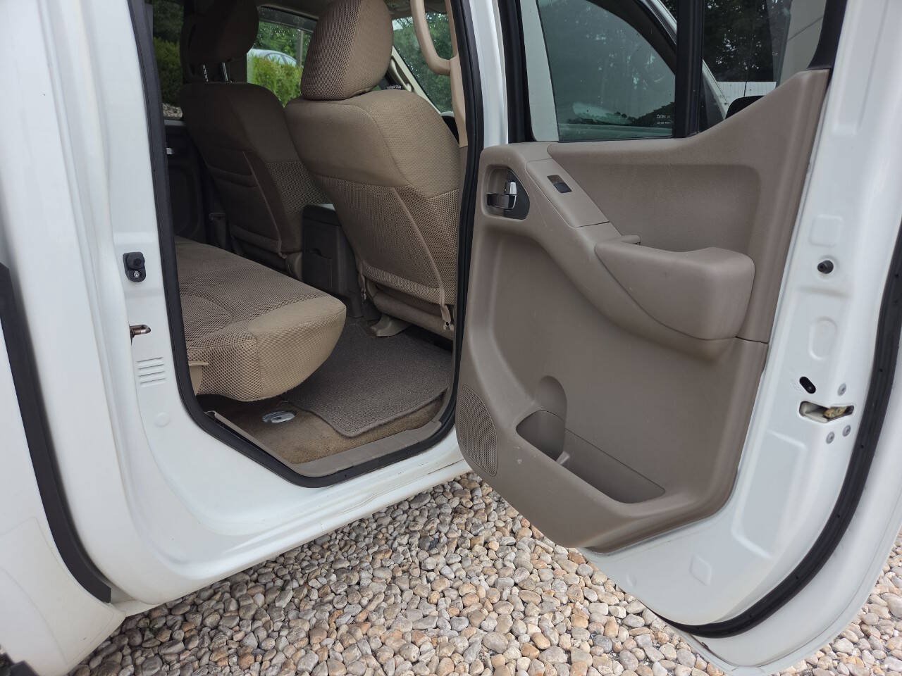 Used 2015 Nissan Frontier SV AWD/4WD image 19