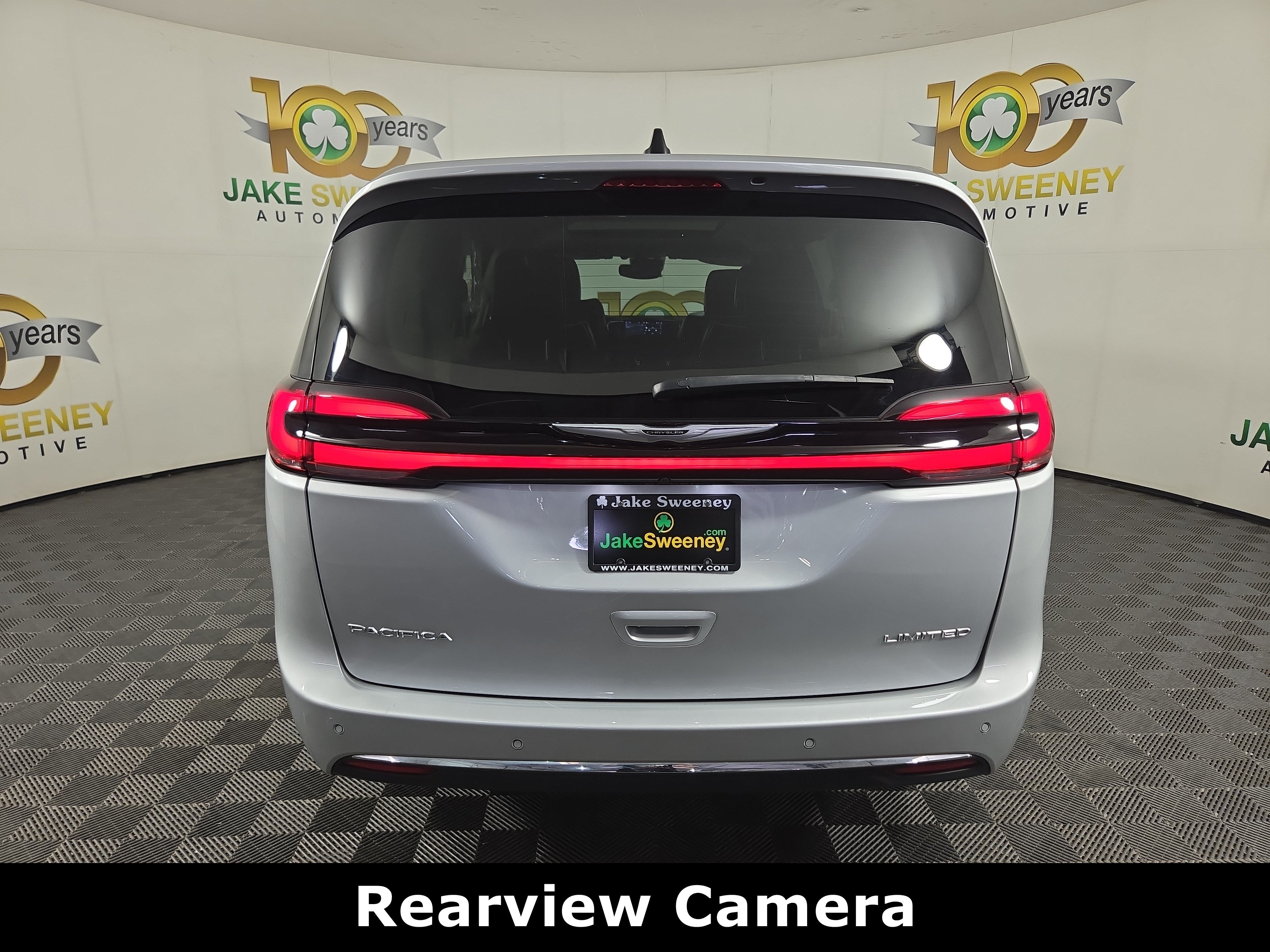 Used 2024 Chrysler Pacifica Limited FWD image 7