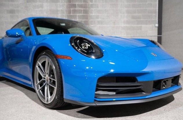 Used 2025 Porsche 911 Carrera RWD image 2
