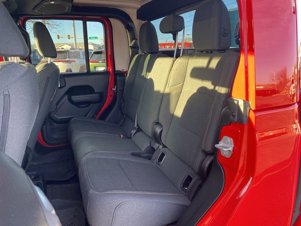 Used 2024 Jeep Gladiator Sport image 7