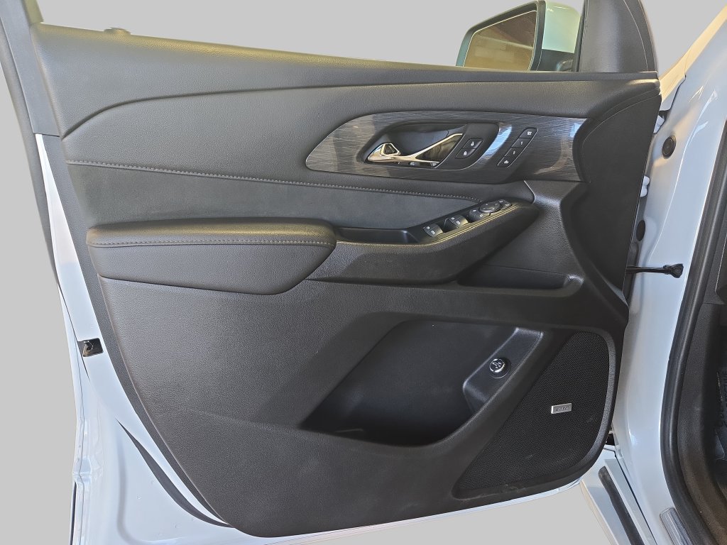 Used 2023 Chevrolet Traverse High Country AWD/4WD image 32