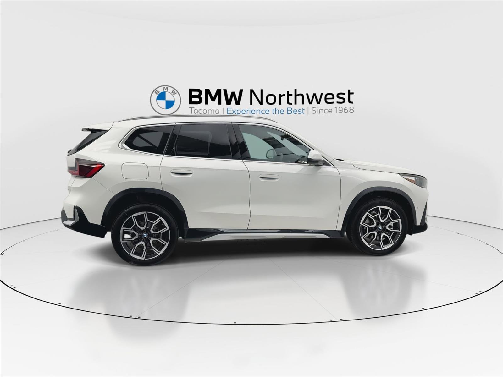 New 2026 BMW X1 xDrive28i w/ Convenience Package AWD/4WD image 4