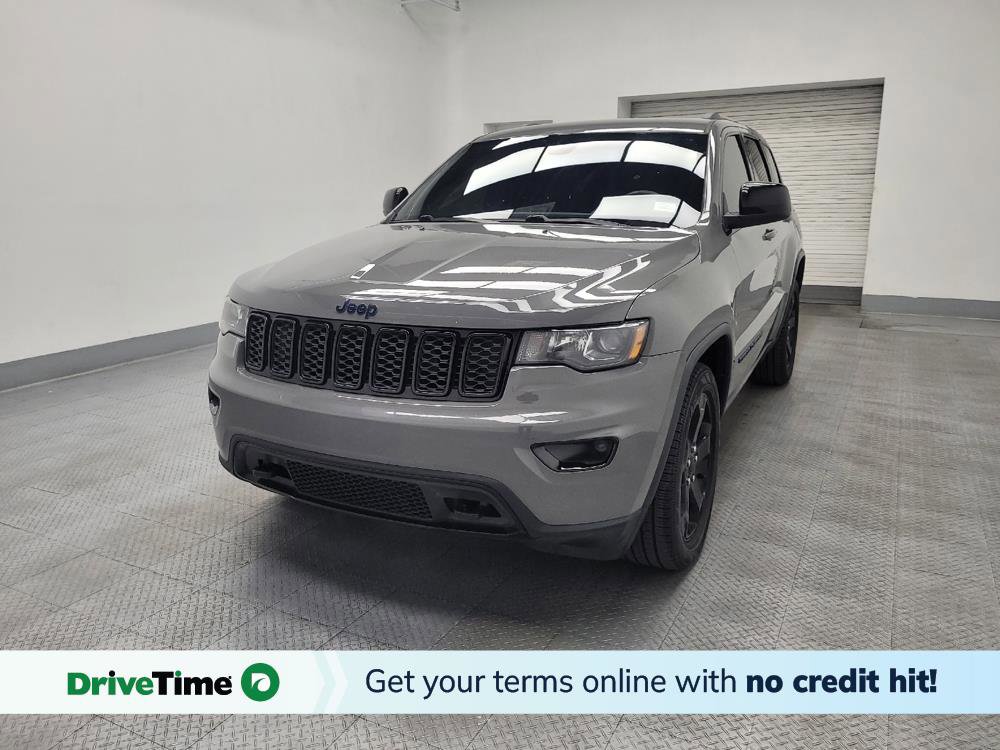 Used 2019 Jeep Grand Cherokee Laredo image 1