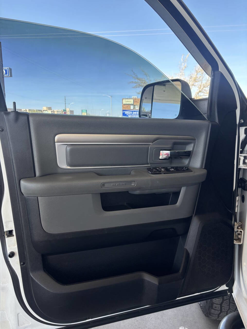 Used 2014 RAM 2500 SLT image 8