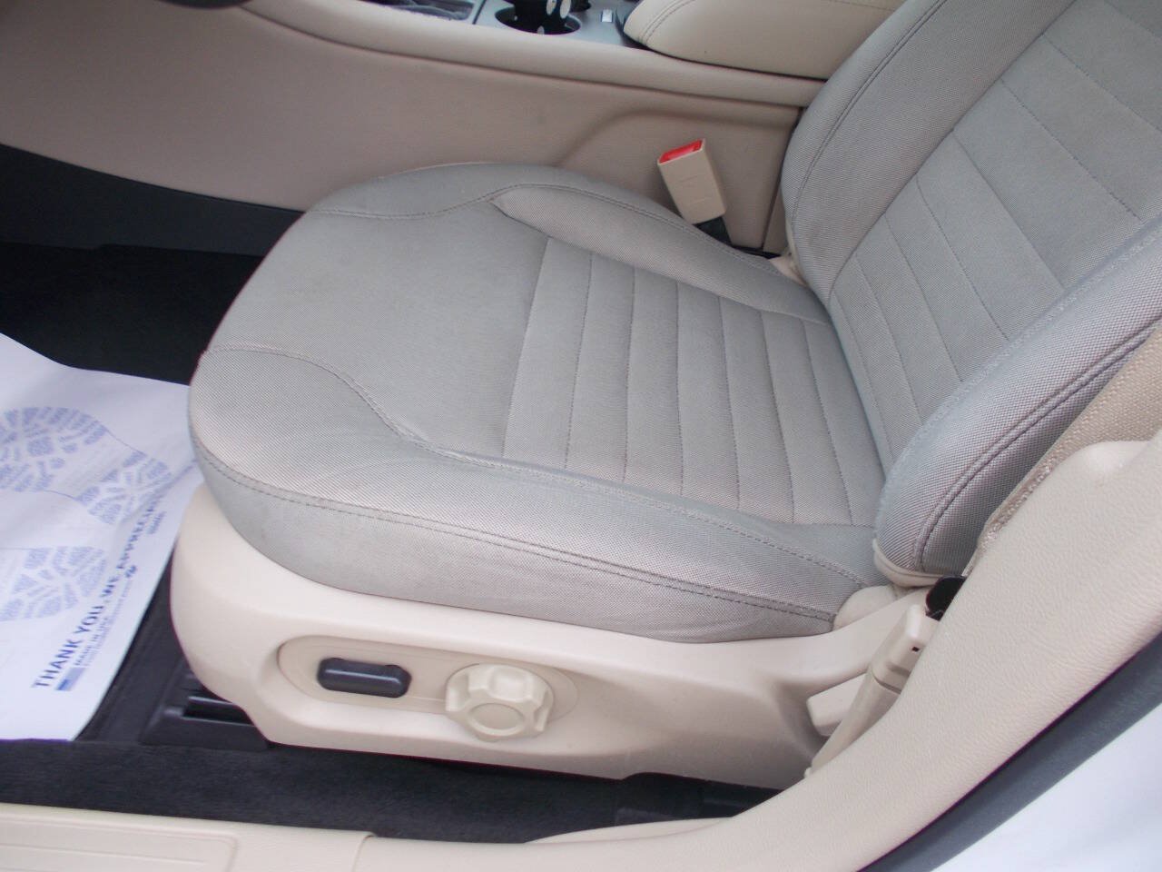 Used 2016 Ford Taurus SE FWD image 13
