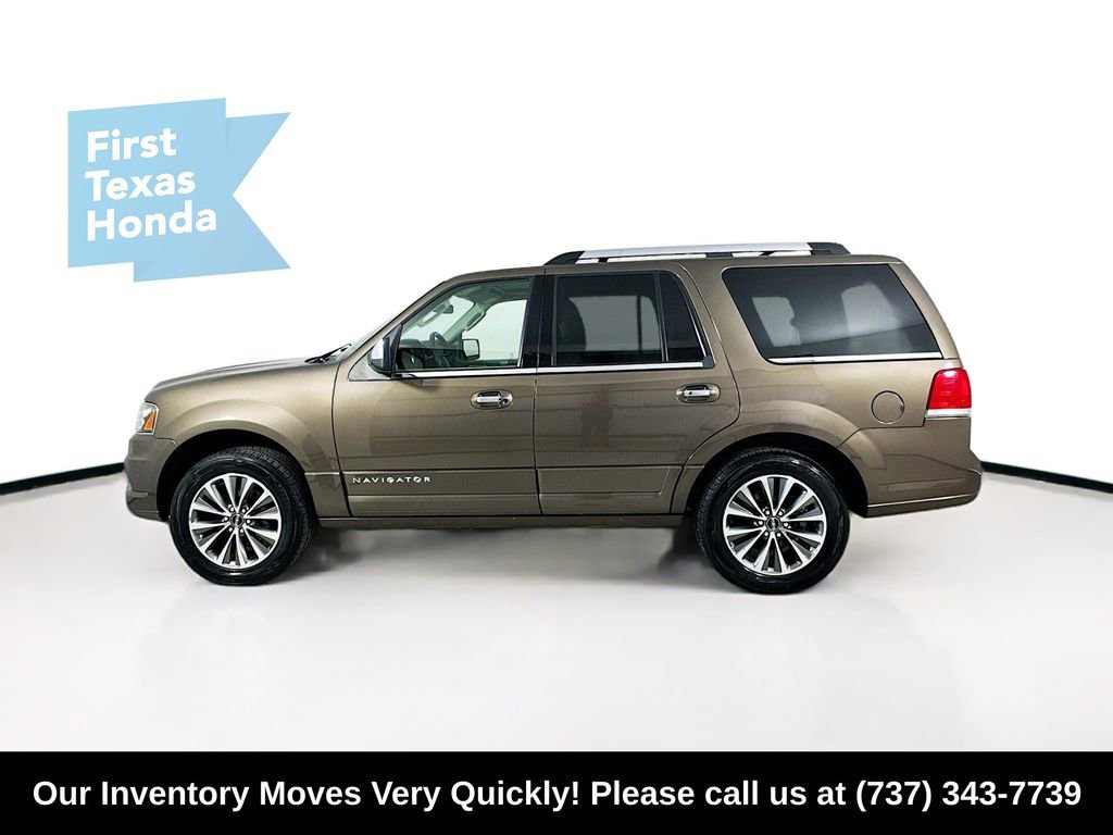 Used 2017 Lincoln Navigator Select RWD image 4