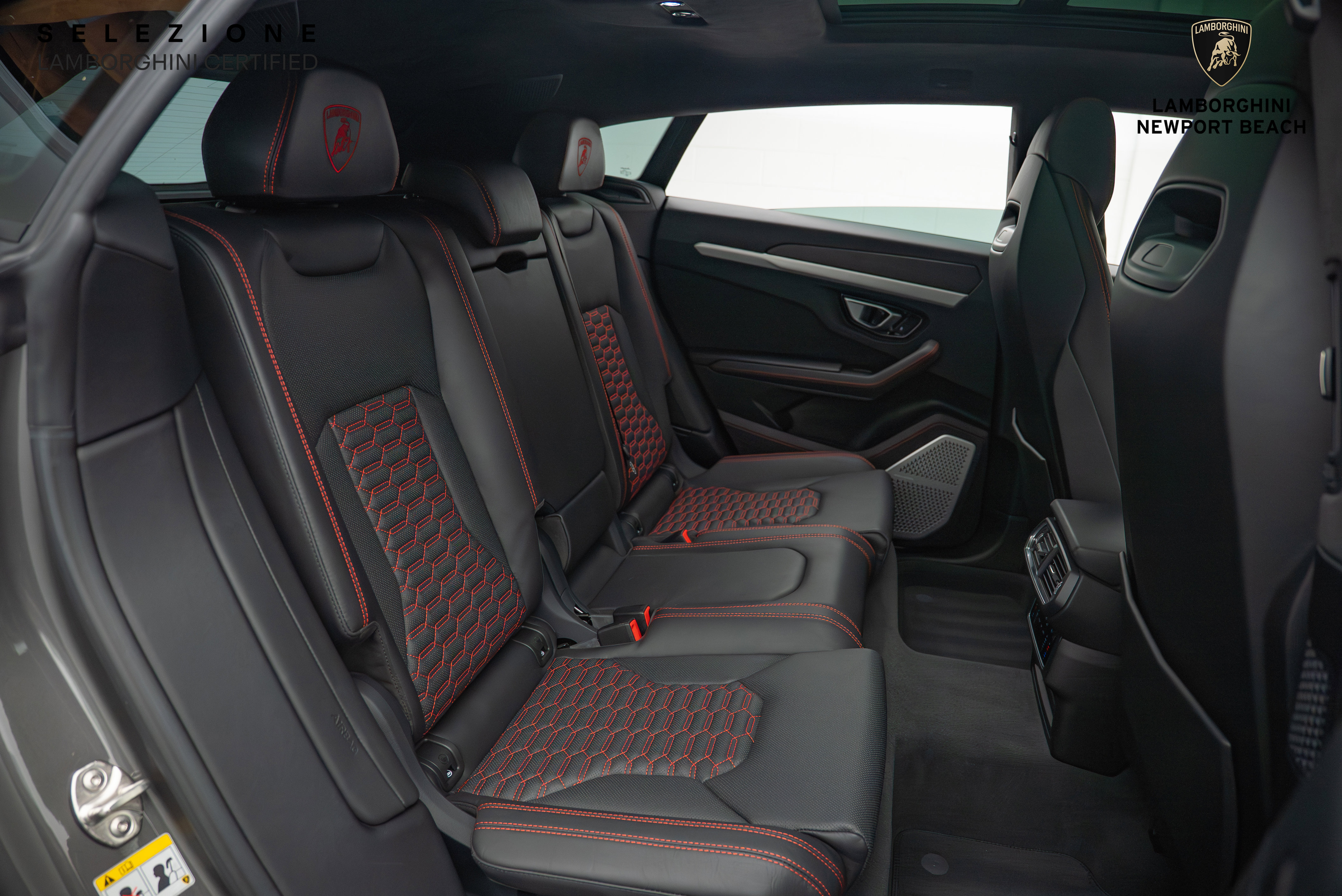 Used 2022 Lamborghini Urus AWD/4WD image 24