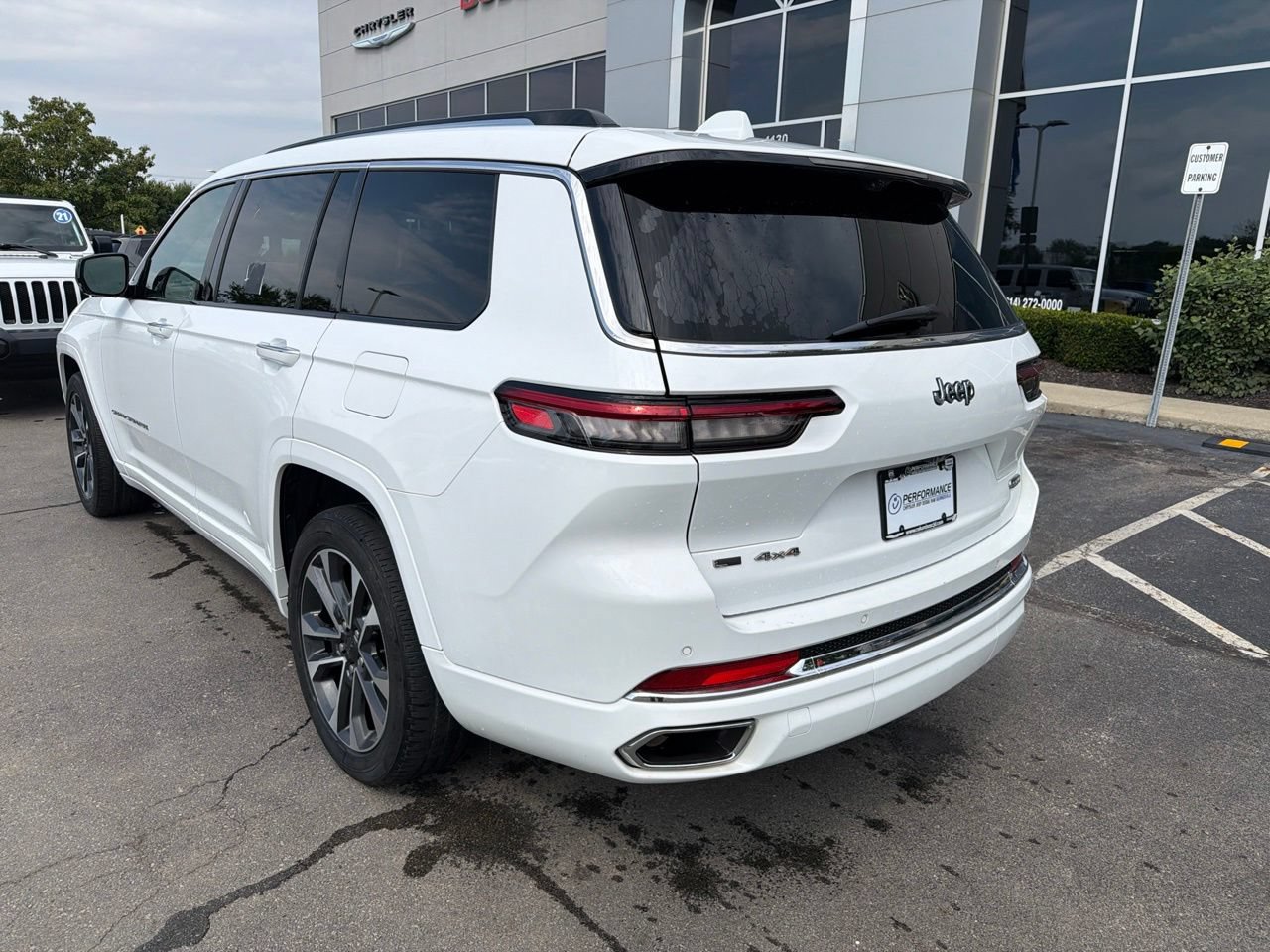 Used 2022 Jeep Grand Cherokee L Overland w/ Advanced Protech Group III AWD/4WD image 7