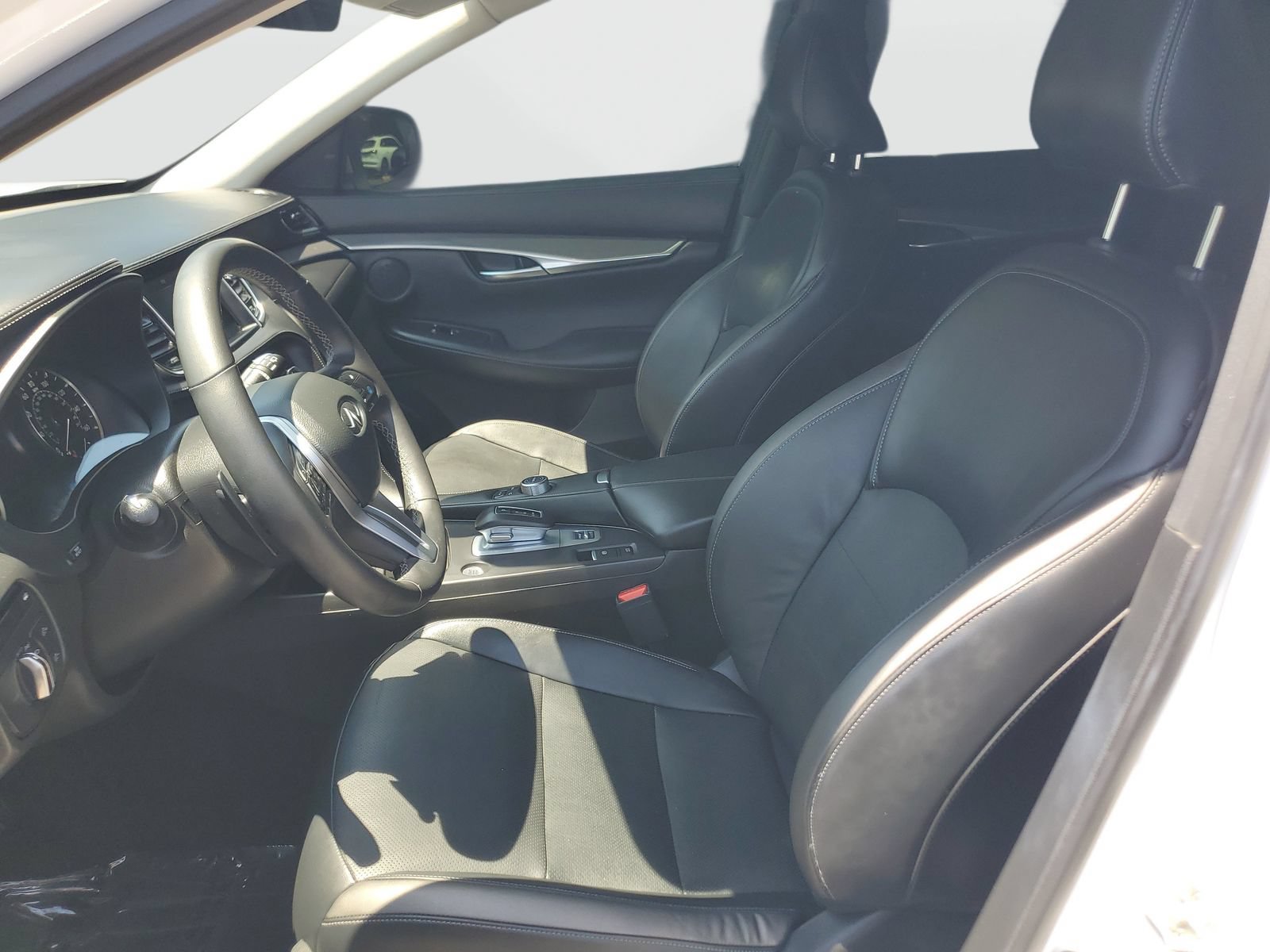 Used 2023 INFINITI QX50 Luxe FWD image 18