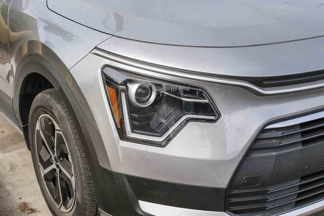 Certified 2023 Kia Niro EX image 3