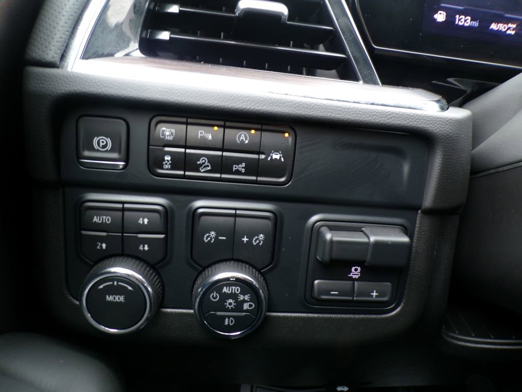 Used 2025 Chevrolet Tahoe Premier AWD/4WD image 23