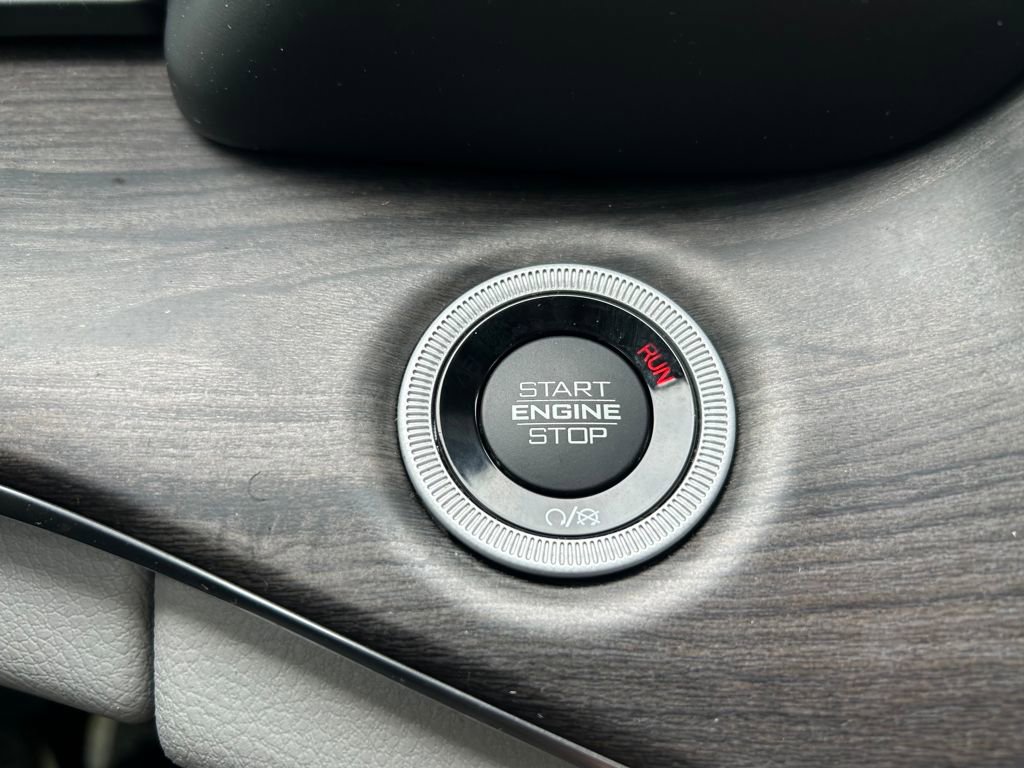 Certified 2023 Jeep Grand Cherokee Overland image 16