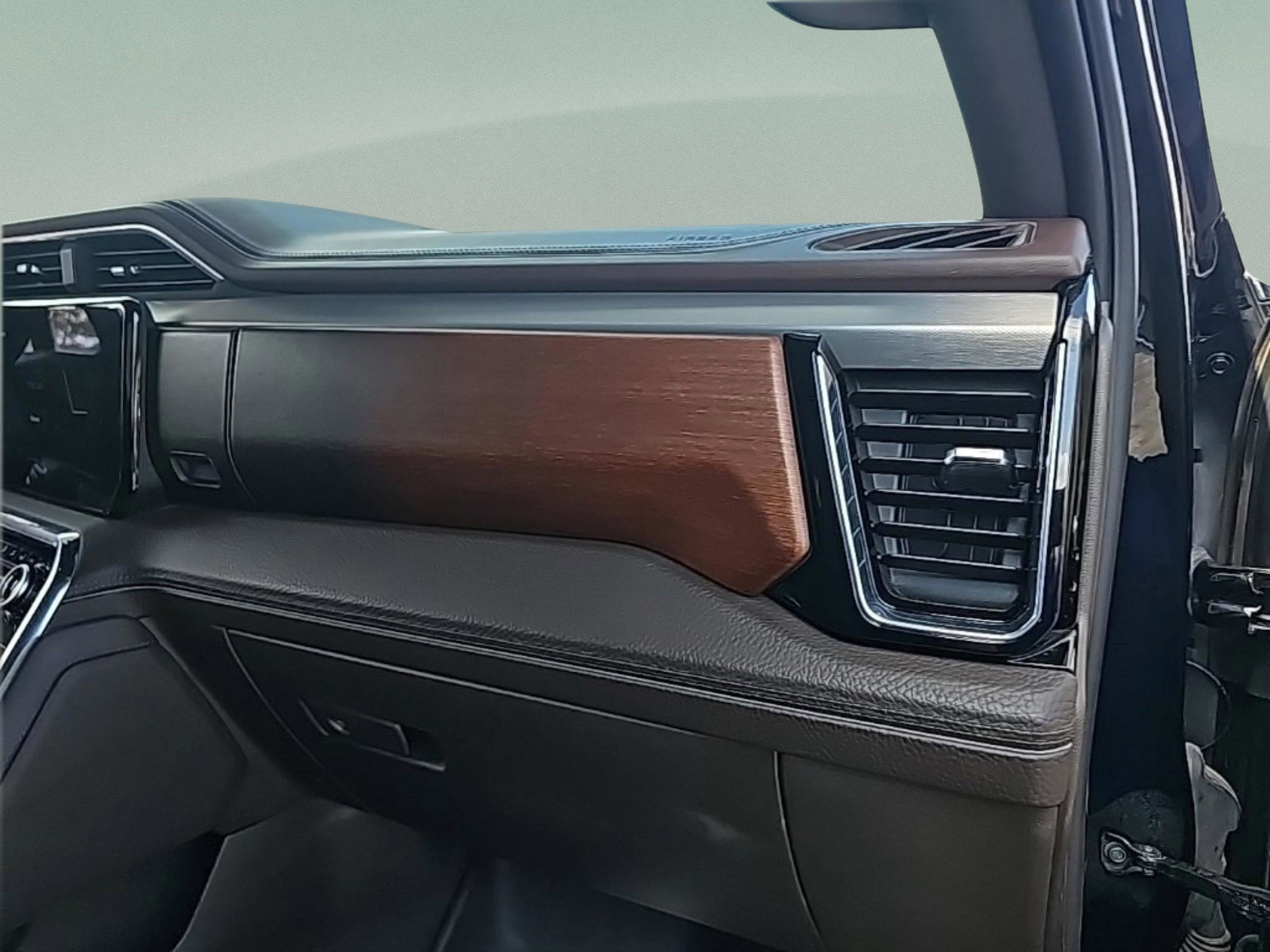 Used 2024 GMC Sierra 3500 Denali w/ Denali Reserve Package image 31