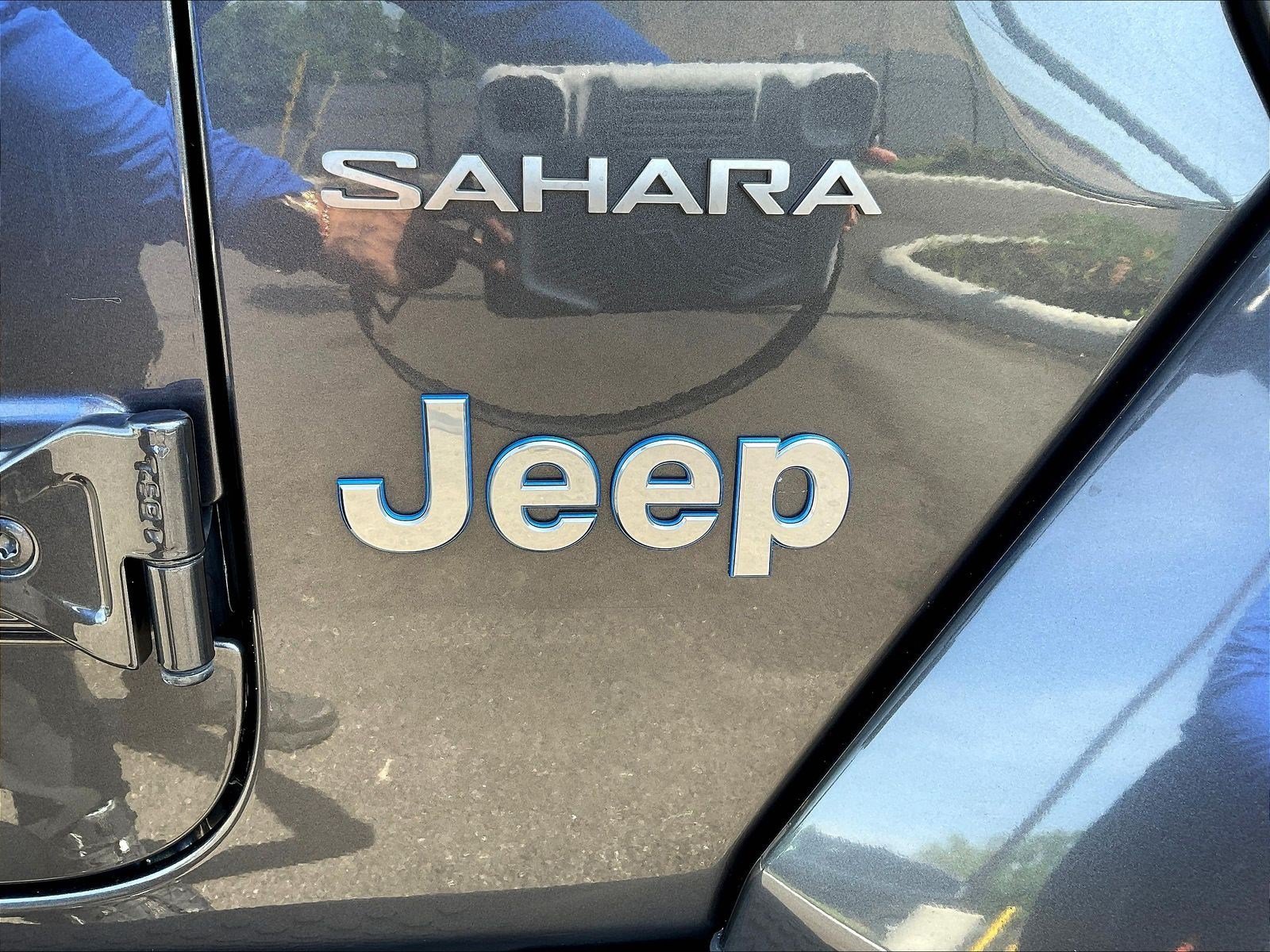 Used 2023 Jeep Wrangler Unlimited Sahara AWD/4WD image 24