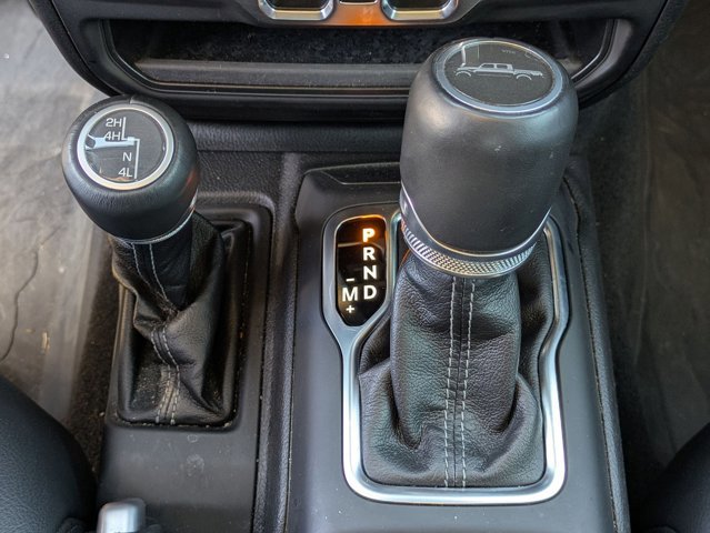 Used 2025 Jeep Gladiator Sport image 12