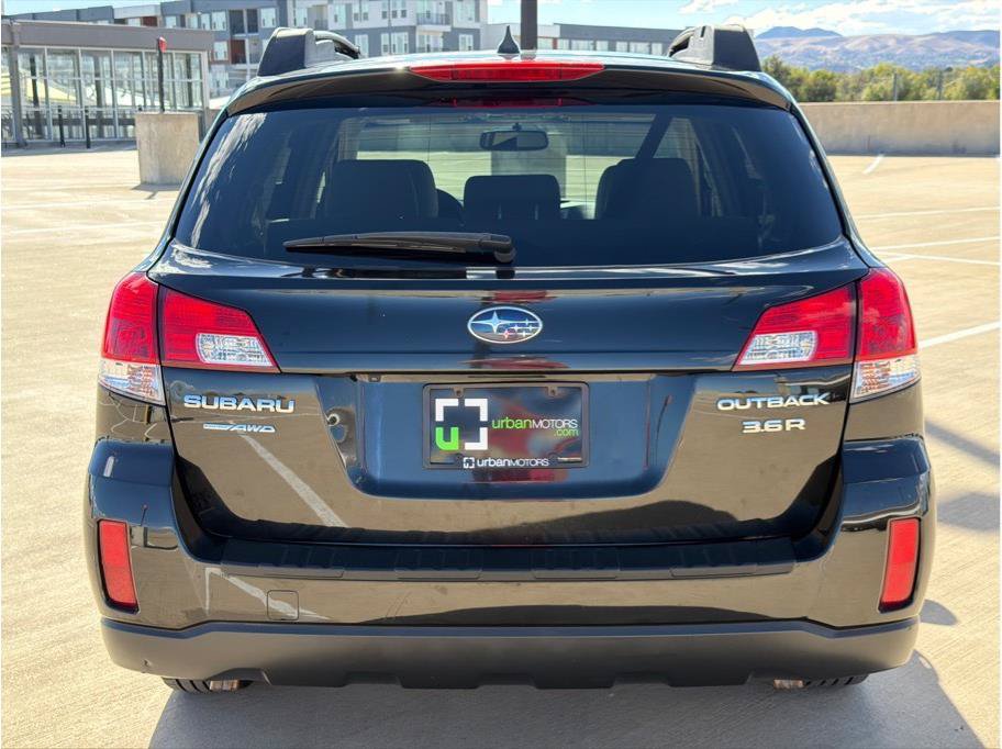 Used 2014 Subaru Outback 3.6R Limited w/ Moonroof Package AWD/4WD image 7