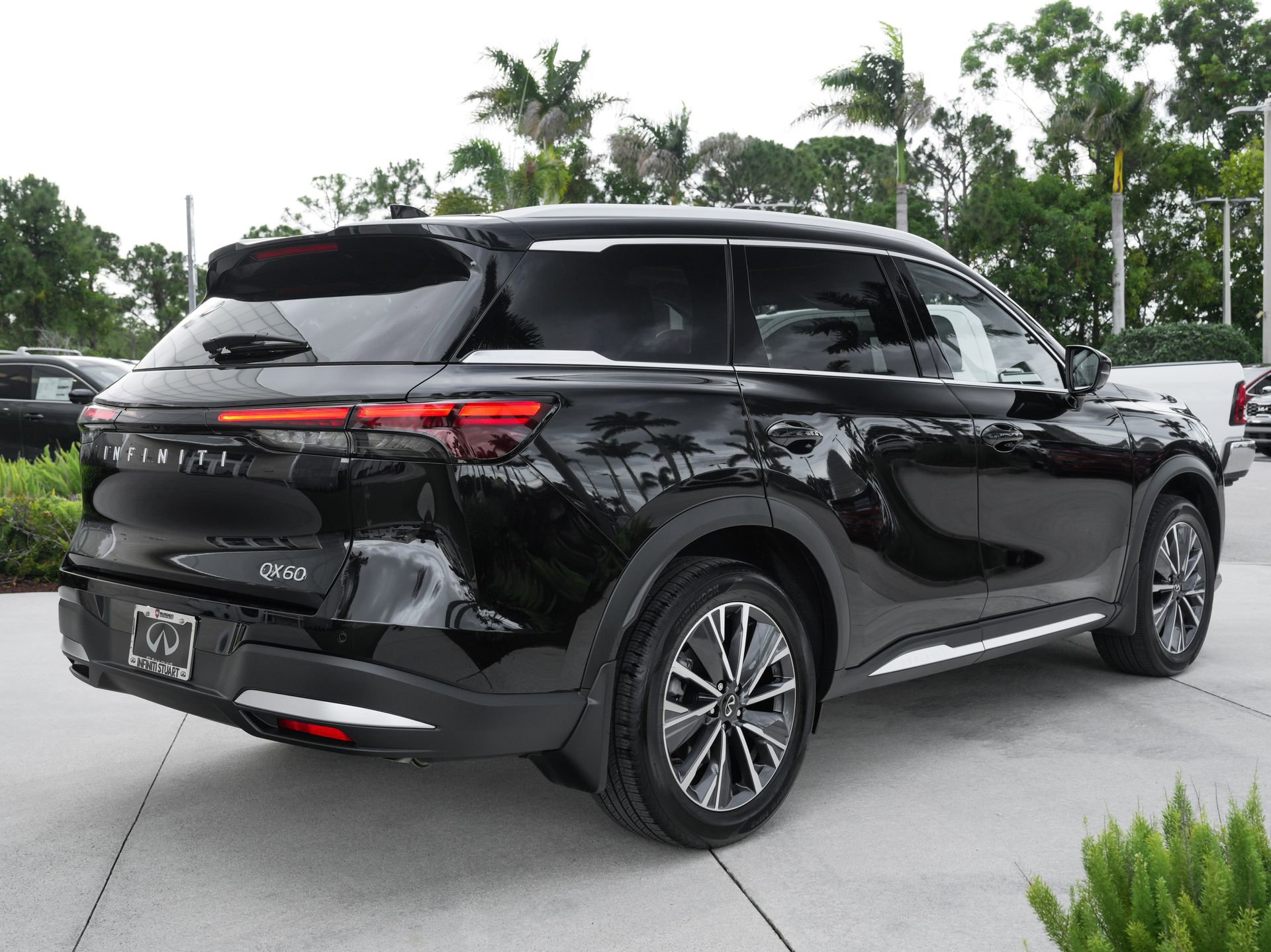 Certified 2026 INFINITI QX60 Luxe w/ Cargo Package FWD image 24