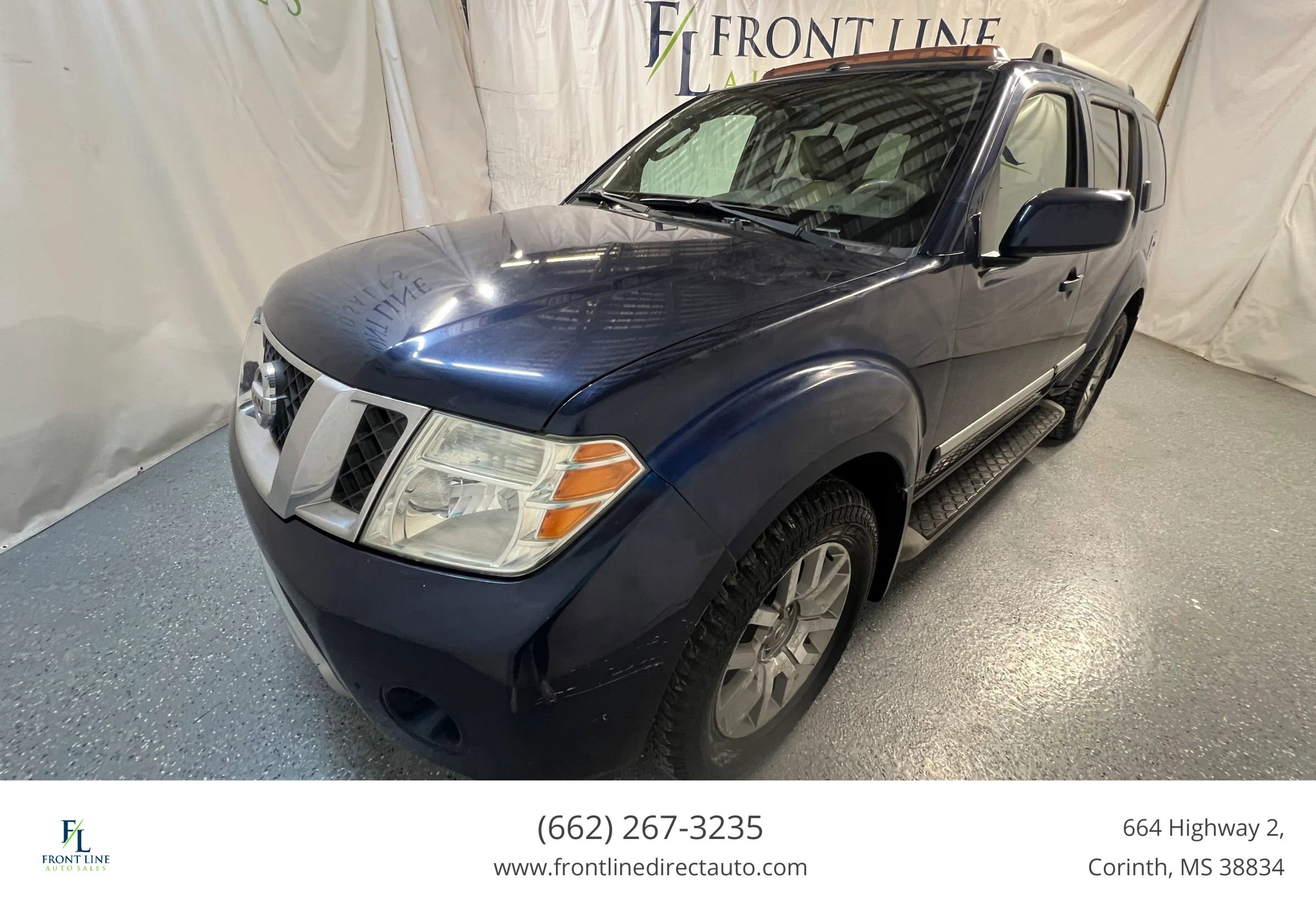 Used 2011 Nissan Pathfinder LE w/ Navigation Pkg image 3