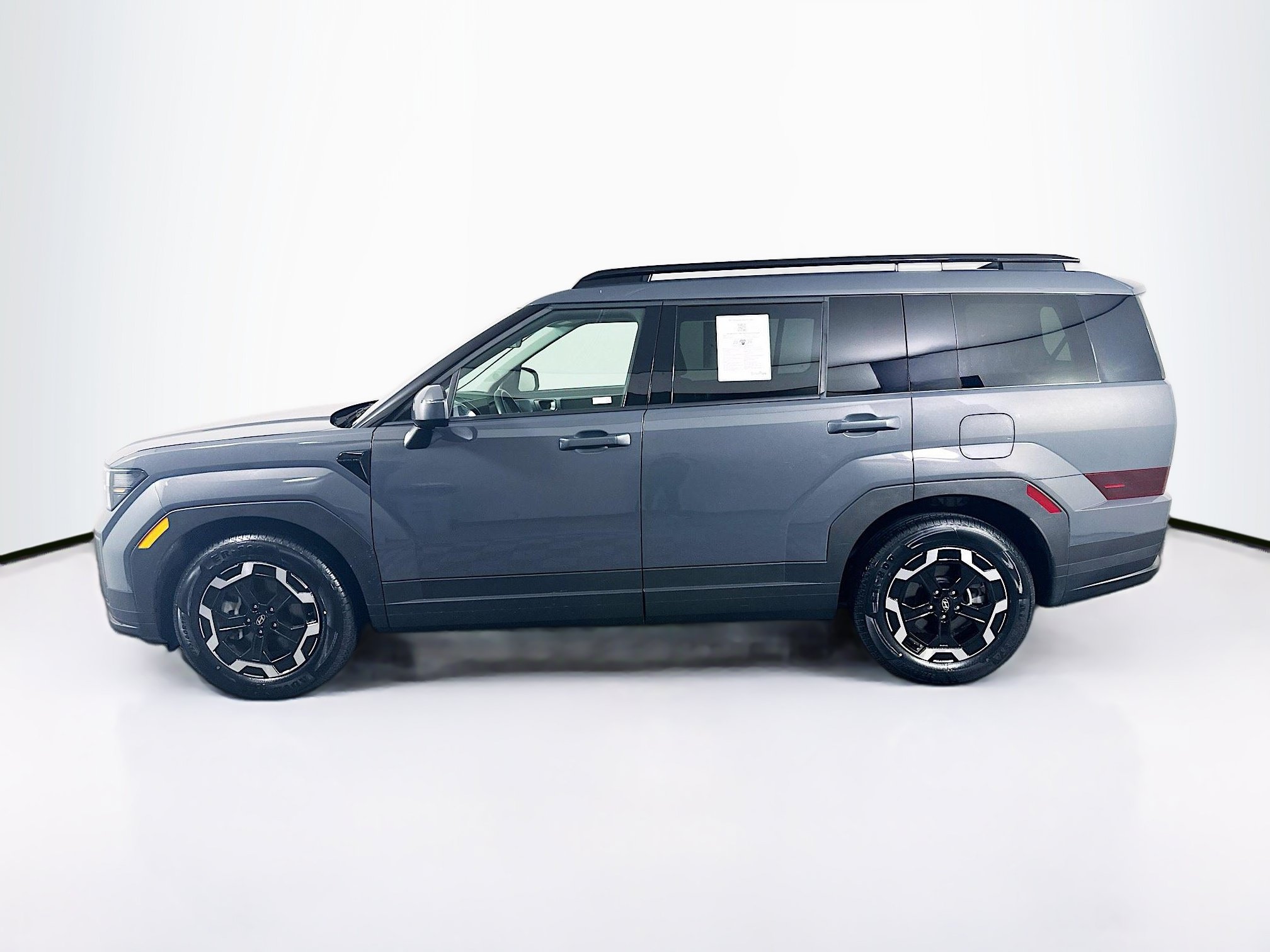 Used 2025 Hyundai Santa Fe SEL FWD image 4