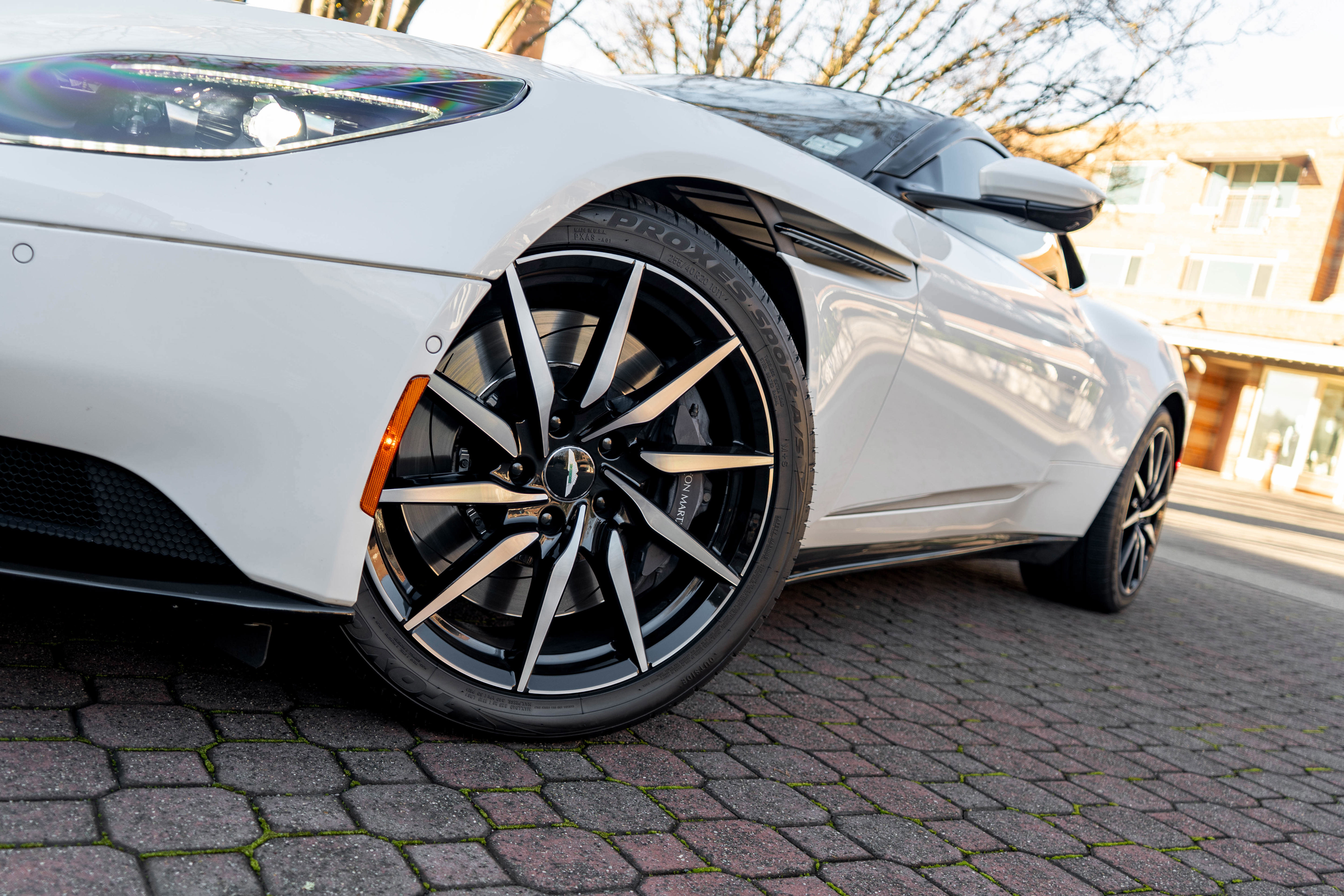 Used 2019 Aston Martin DB11 Coupe image 31