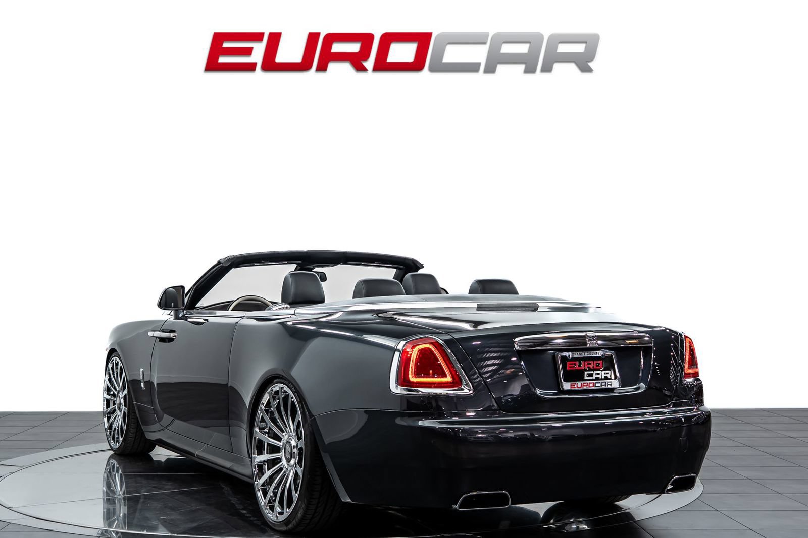 Used 2018 Rolls-Royce Dawn RWD image 4