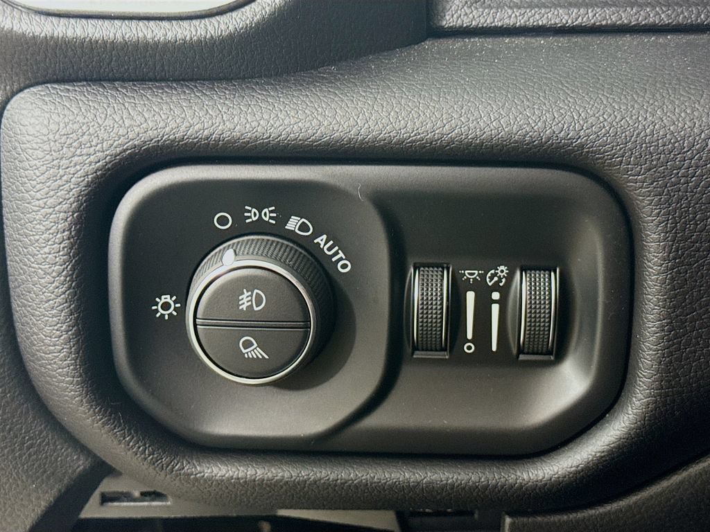 Used 2021 RAM 3500 Laramie AWD/4WD image 10