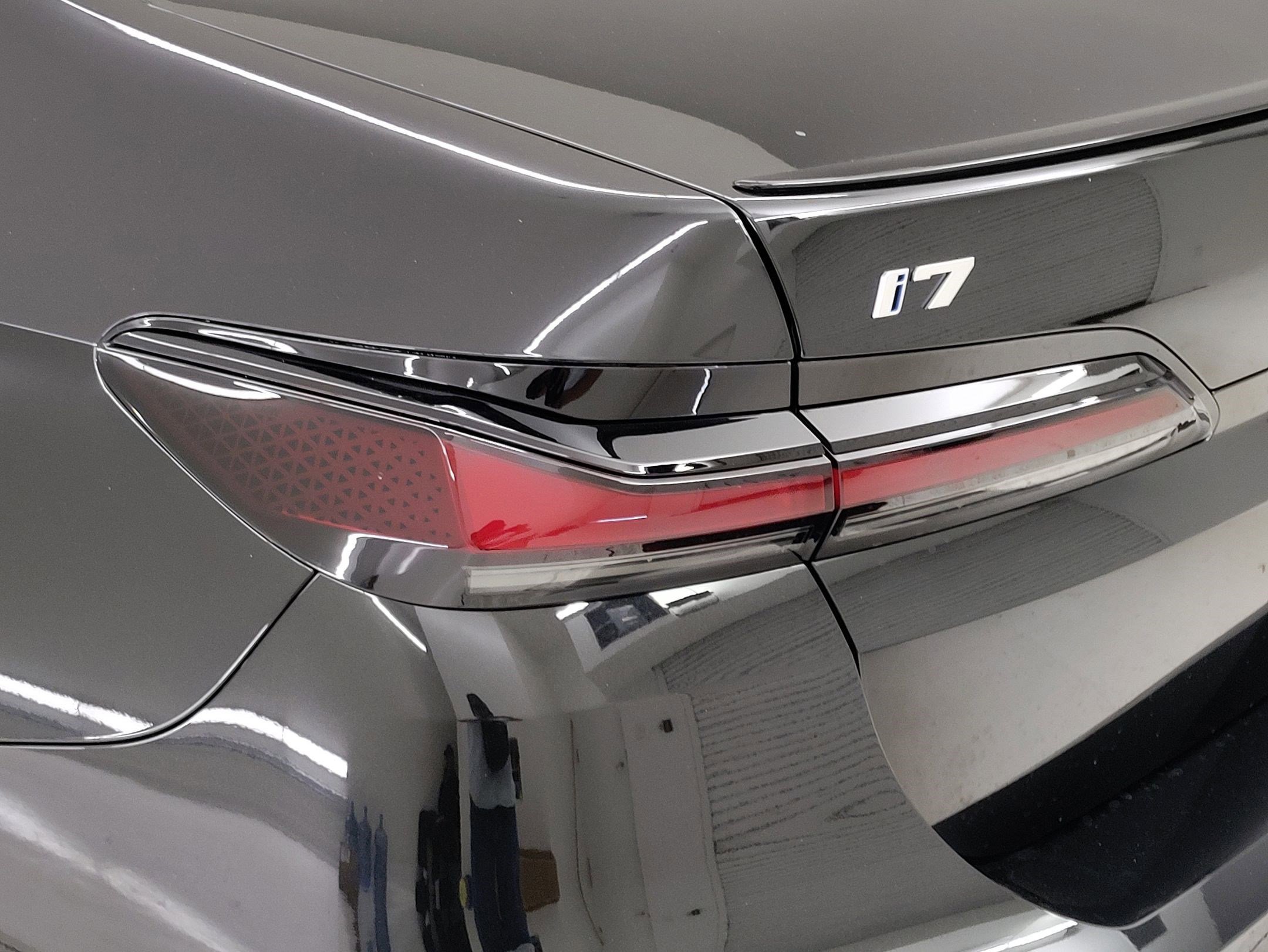 New 2025 BMW i7 xDrive60 w/ Premium Package image 8