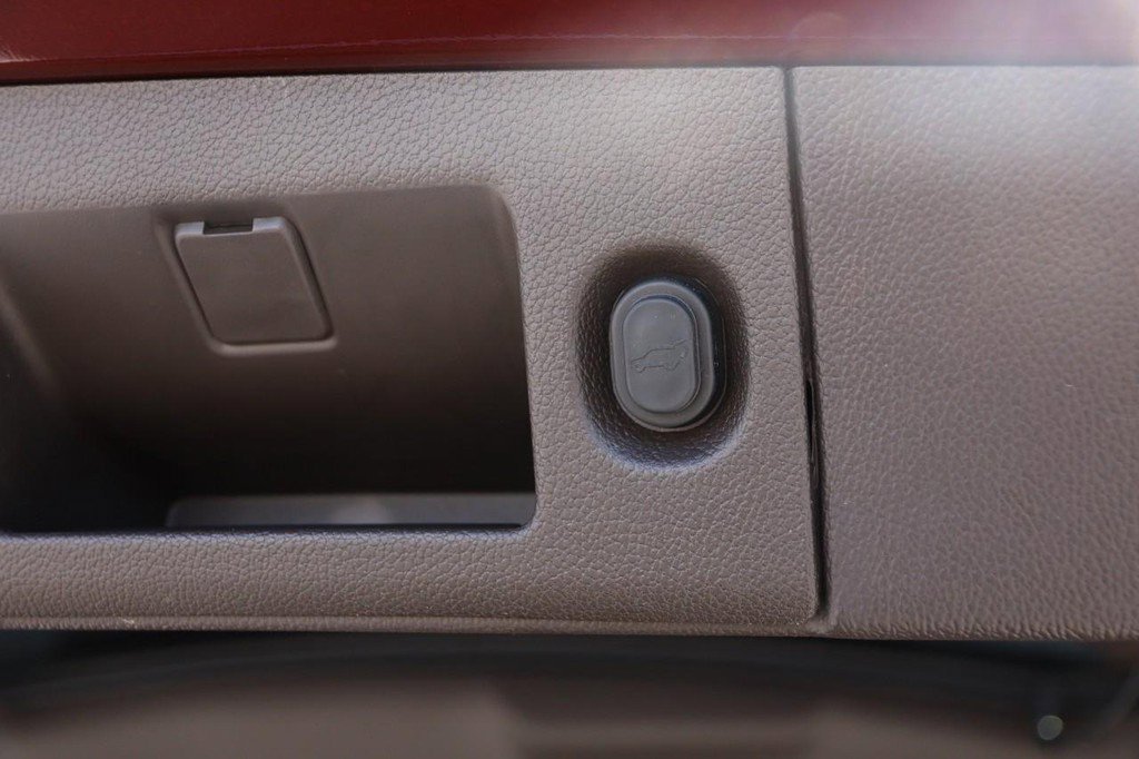Used 2019 GMC Yukon Denali w/ Denali Ultimate Package AWD/4WD image 9