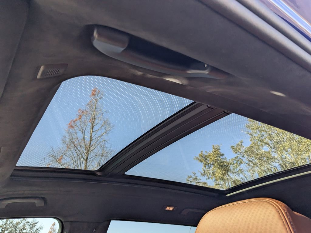 Used 2025 BMW X7 M60i w/ Executive Package image 8