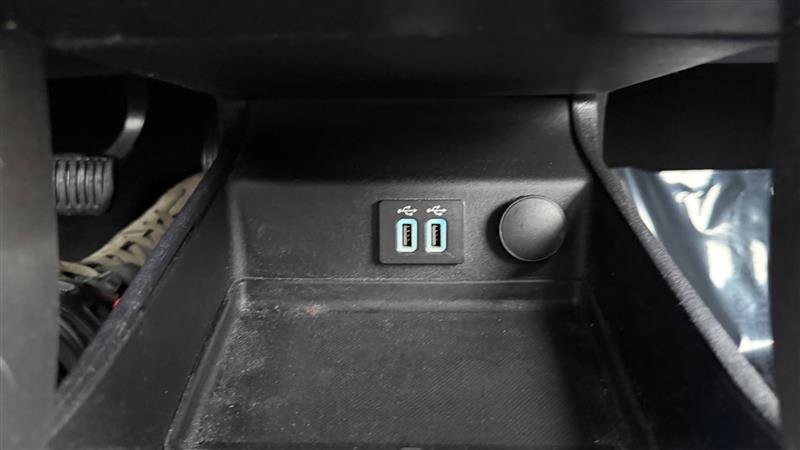 Used 2020 Ford Fusion SE FWD image 28