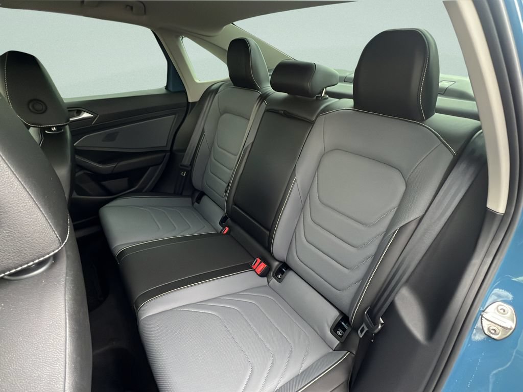Used 2025 Volkswagen Jetta SEL FWD image 15