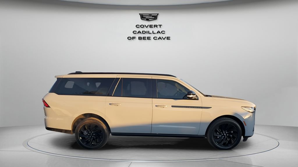 Used 2025 Lincoln Navigator L Reserve w/ Jet Appearance Package image 11