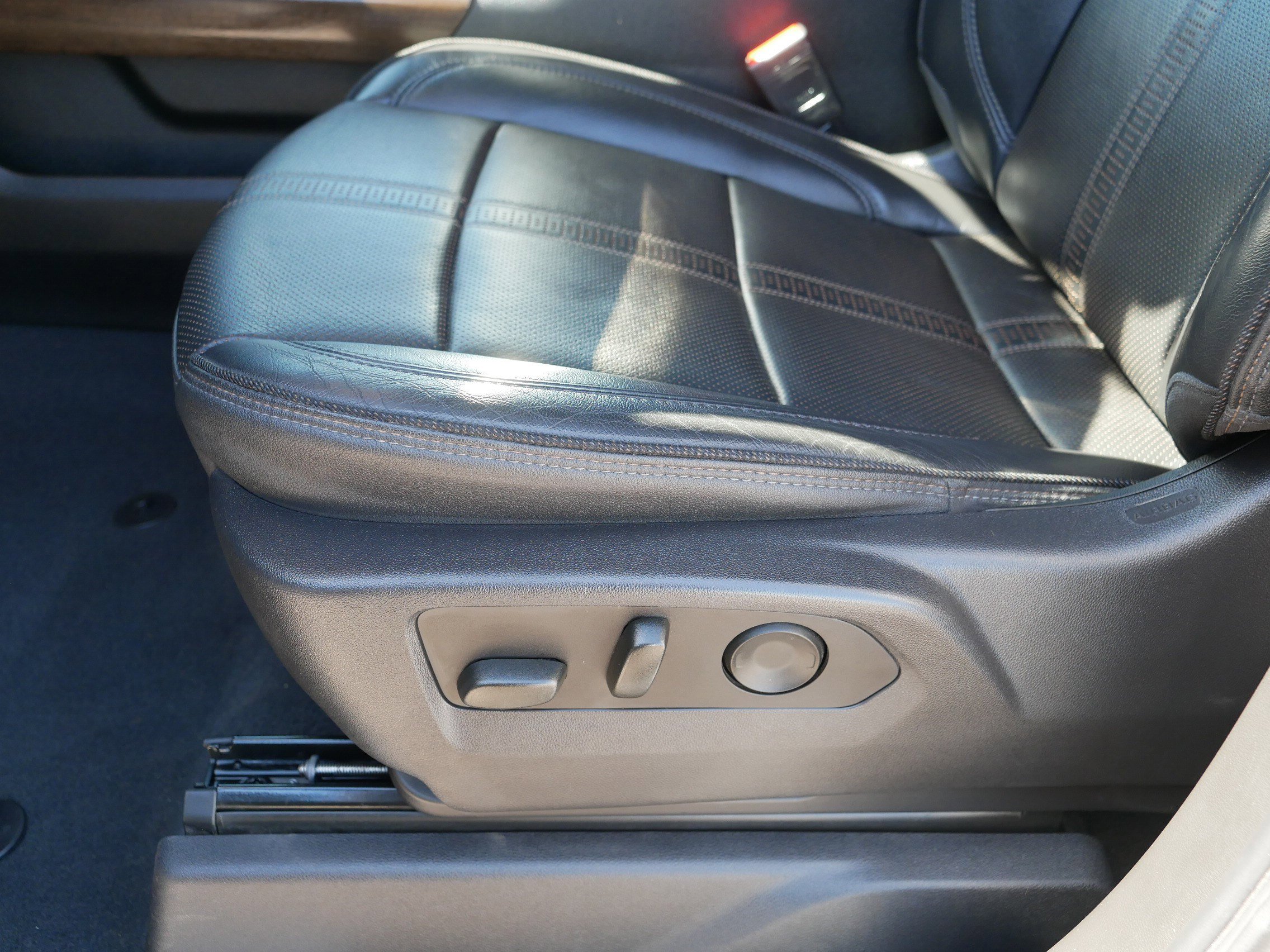 Used 2024 Chevrolet Silverado 2500 High Country w/ Technology Package AWD/4WD image 20