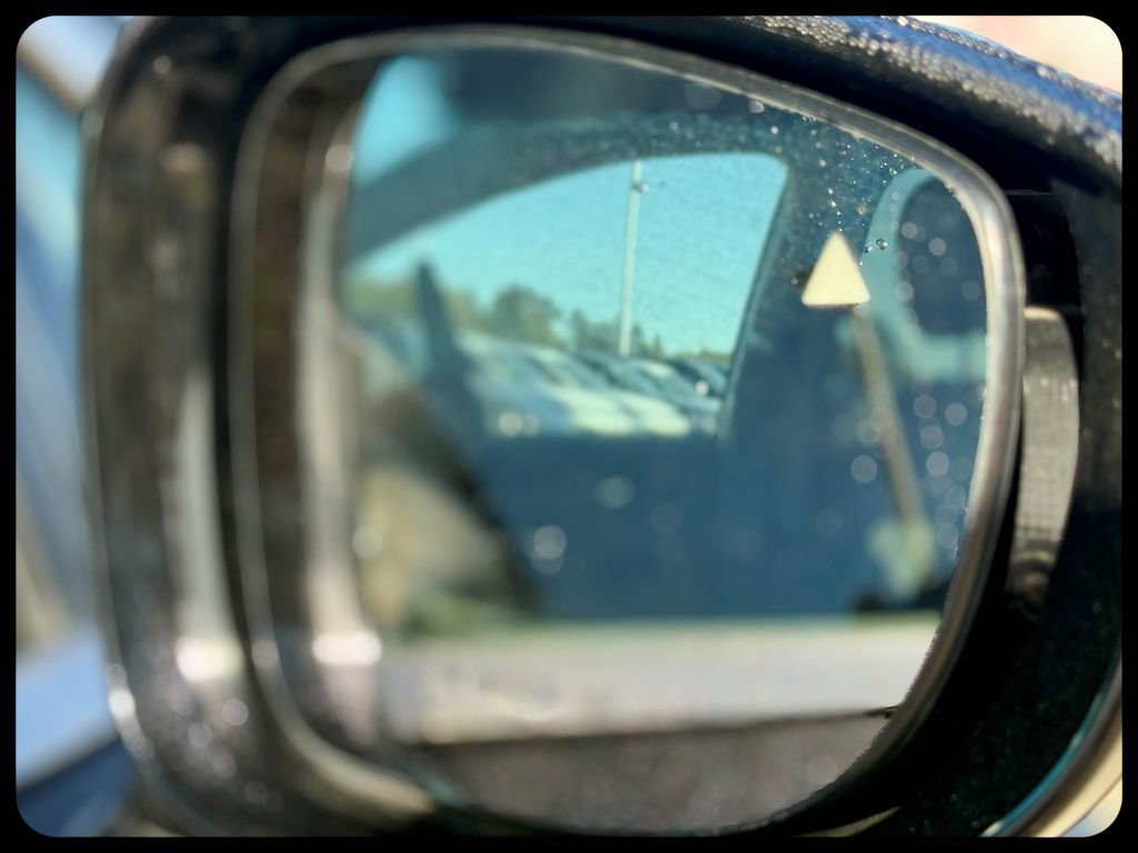 Used 2024 Chrysler Pacifica Touring-L image 15