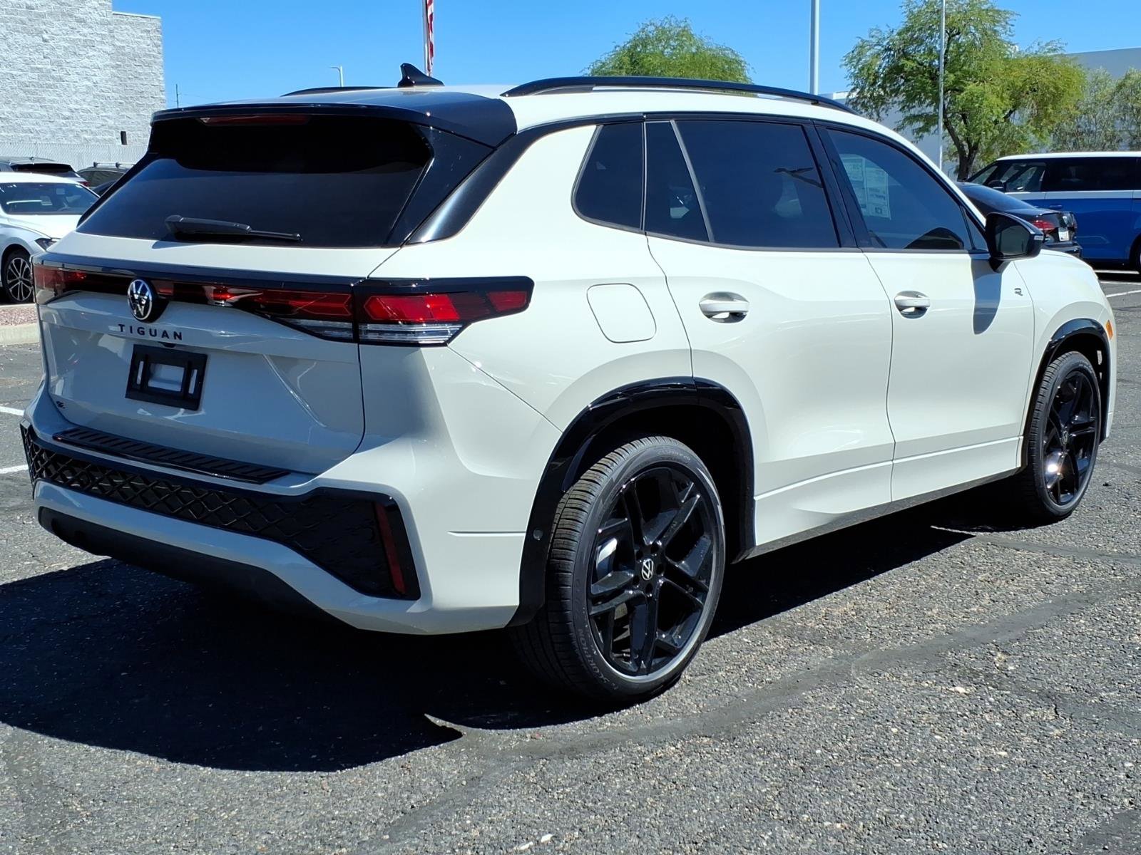 New 2026 Volkswagen Tiguan SE R-Line FWD image 6