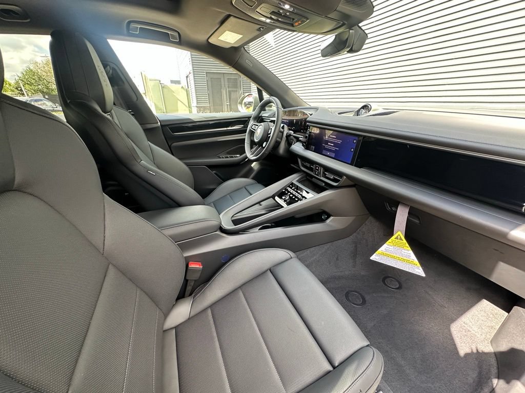 Used 2026 Porsche Macan Electric RWD image 41